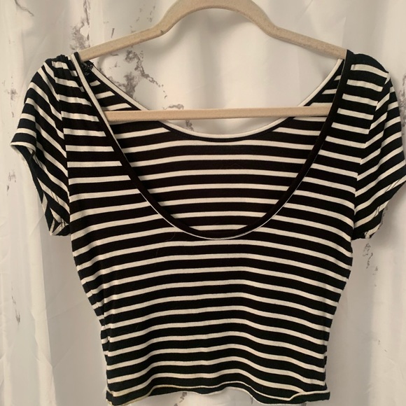 Guess Black and White striped crop top - Picture 2 of 2